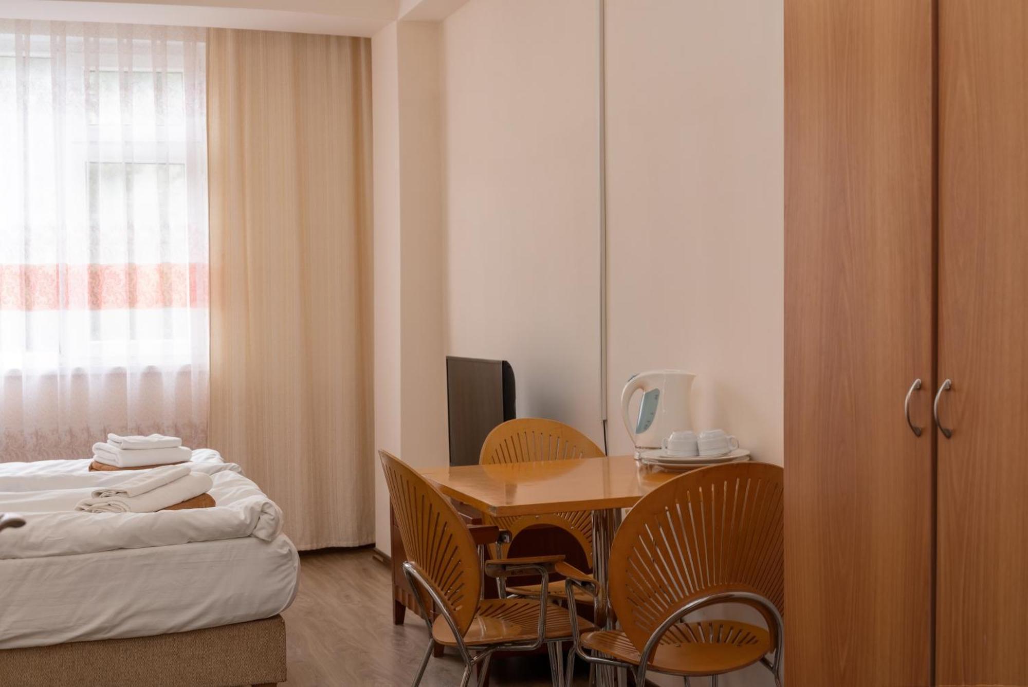 בוסטרי Talisman Village Hotel מראה חיצוני תמונה