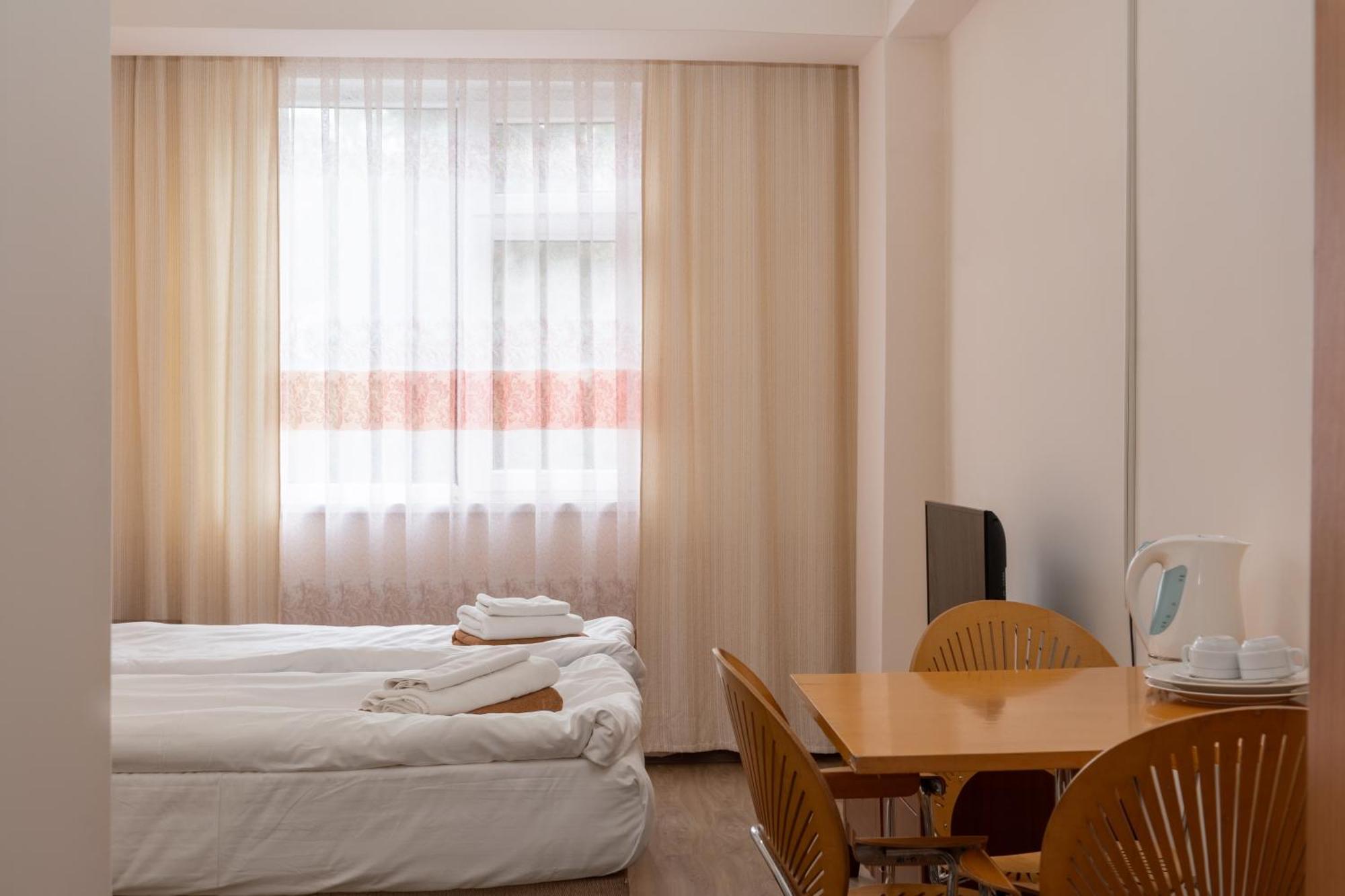 בוסטרי Talisman Village Hotel מראה חיצוני תמונה