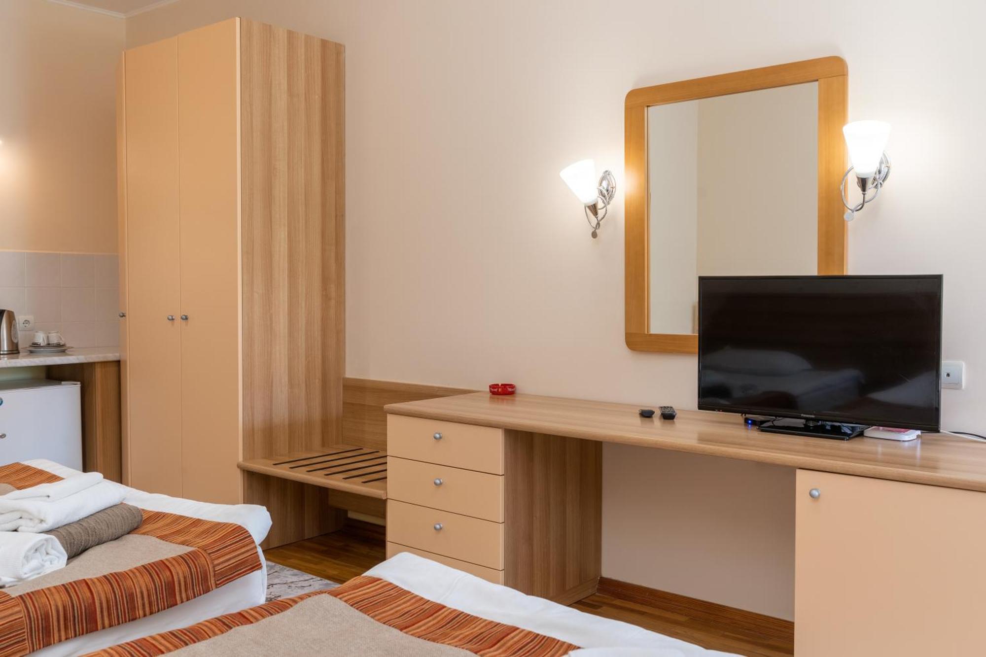 בוסטרי Talisman Village Hotel מראה חיצוני תמונה
