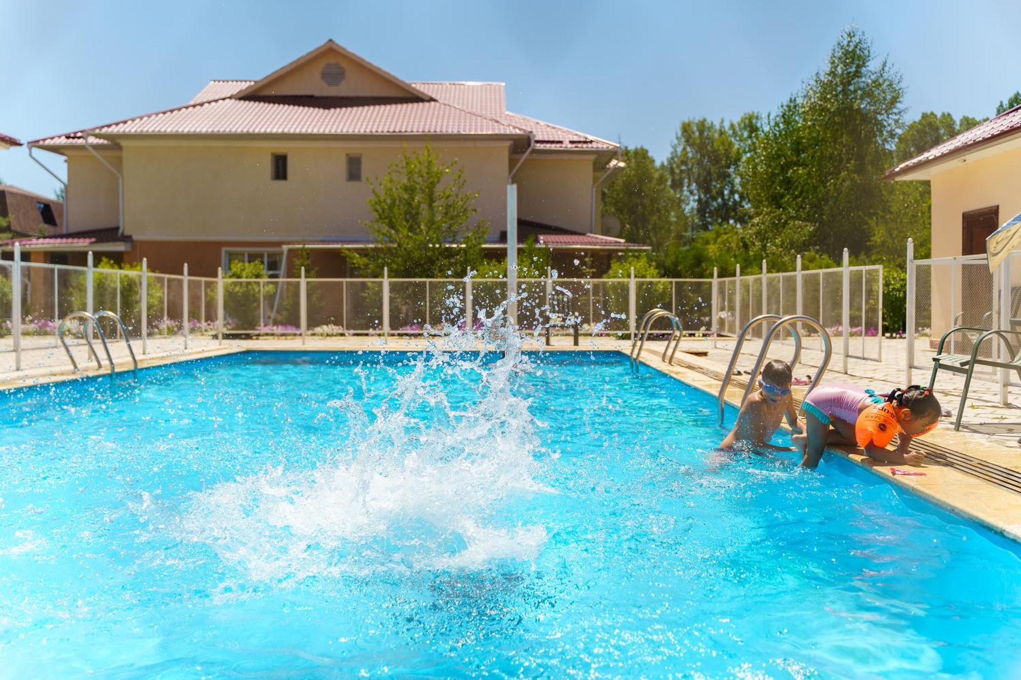 בוסטרי Talisman Village Hotel מראה חיצוני תמונה