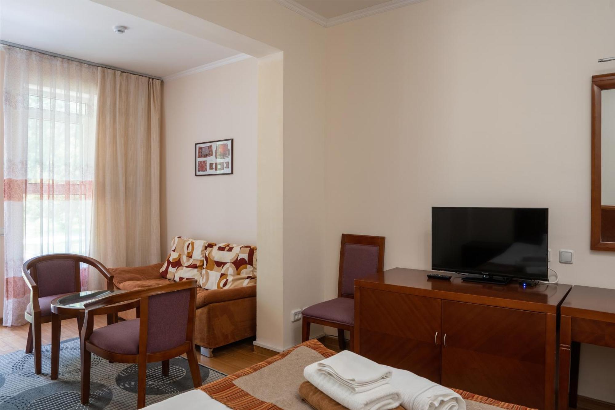 בוסטרי Talisman Village Hotel מראה חיצוני תמונה