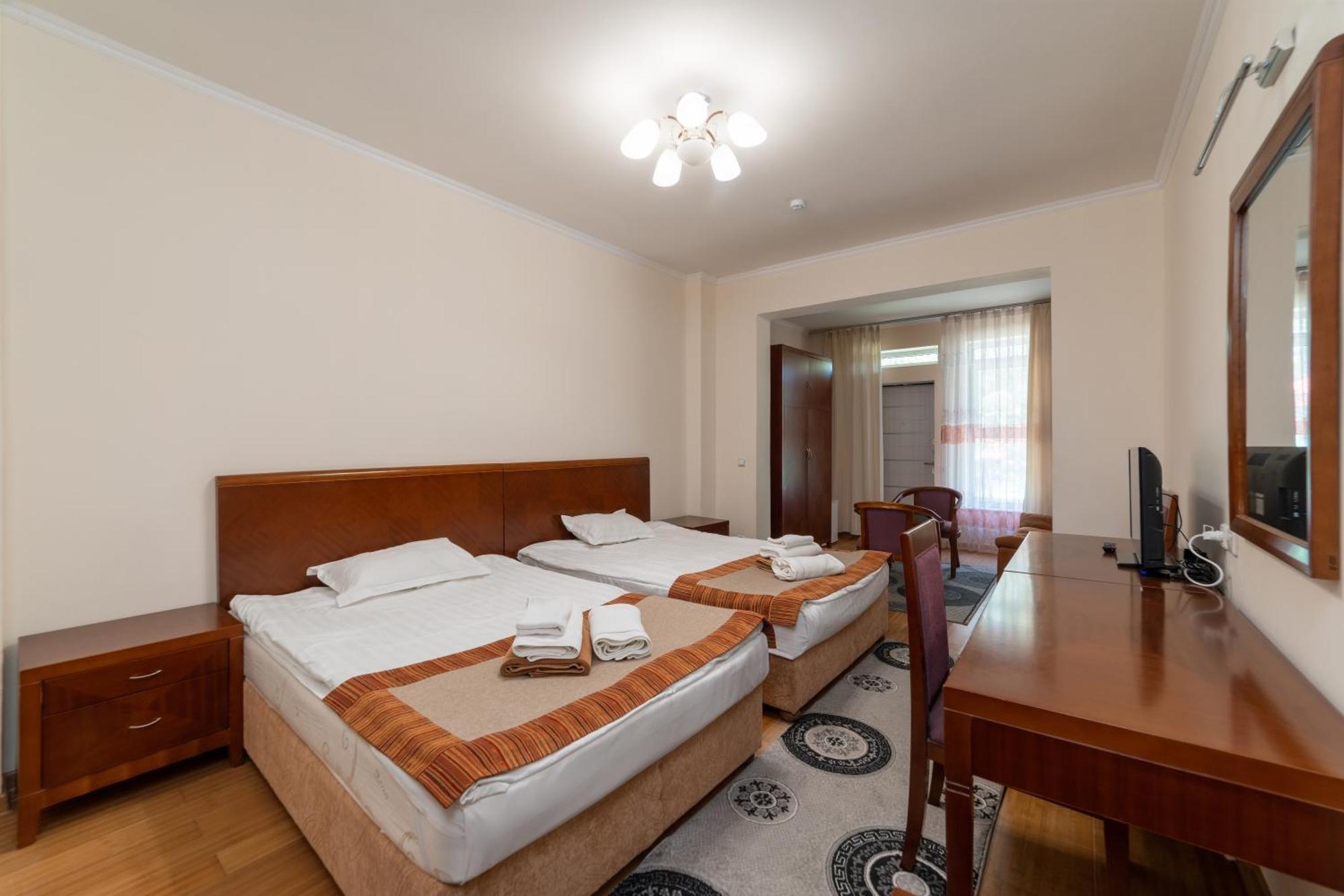 בוסטרי Talisman Village Hotel מראה חיצוני תמונה