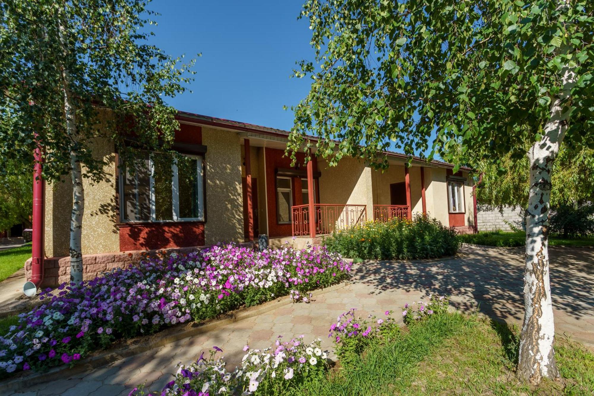 בוסטרי Talisman Village Hotel מראה חיצוני תמונה