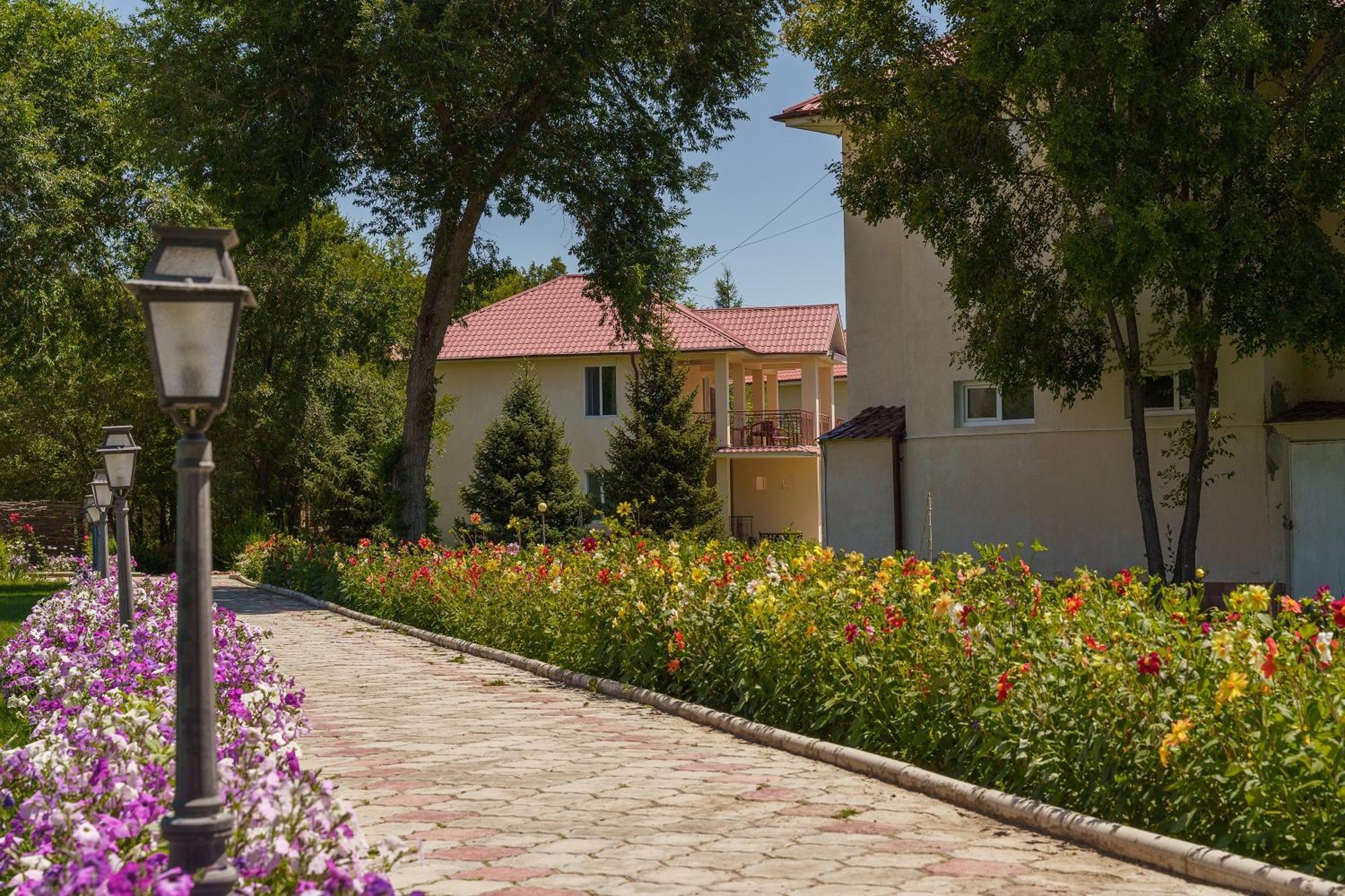 בוסטרי Talisman Village Hotel מראה חיצוני תמונה