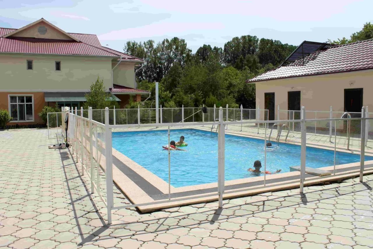 בוסטרי Talisman Village Hotel מראה חיצוני תמונה